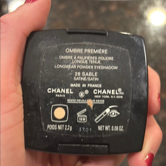 Chanel Elegant Beige Eyeshadow Compact - Picture 3 of 3